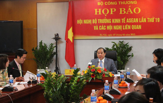 เวียดนามเป็นเจ้าภาพจัดการประชุมรัฐมนตรีเศรษฐกิจอาเซียนครั้งที่ ๑๙